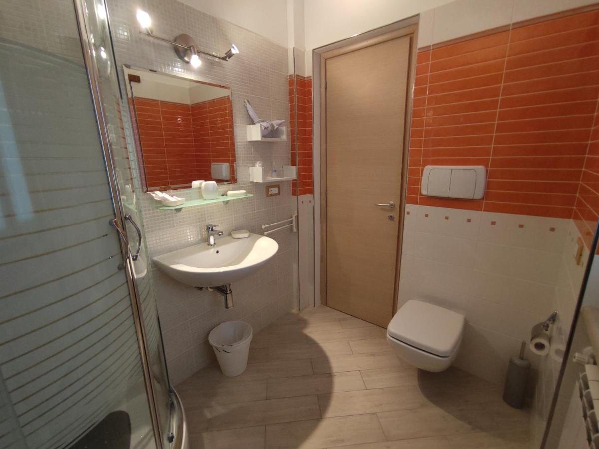 Il Giardino Delle Zagare Bed & Breakfast Fondi Bagian luar foto