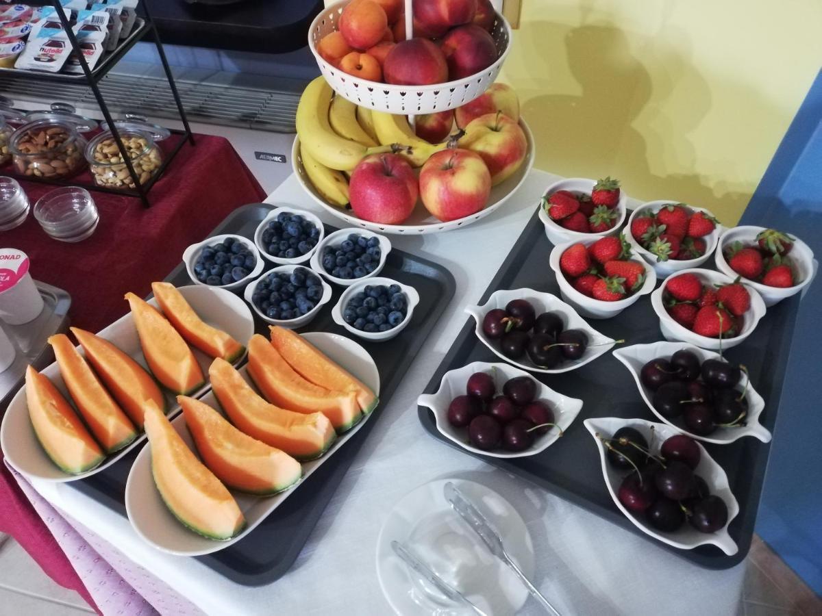 Il Giardino Delle Zagare Bed & Breakfast Fondi Bagian luar foto
